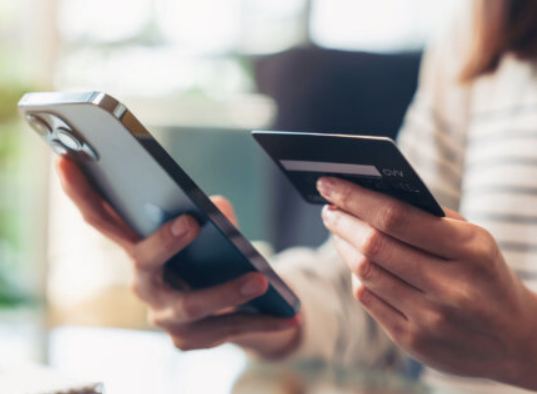 Personal Loans vs. Balance Transfer Credit Cards: Which One Is Right for You?